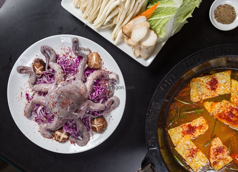 Lẩu bạch tuộc kim chi