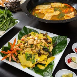 Lẩu ếch măng chua cay